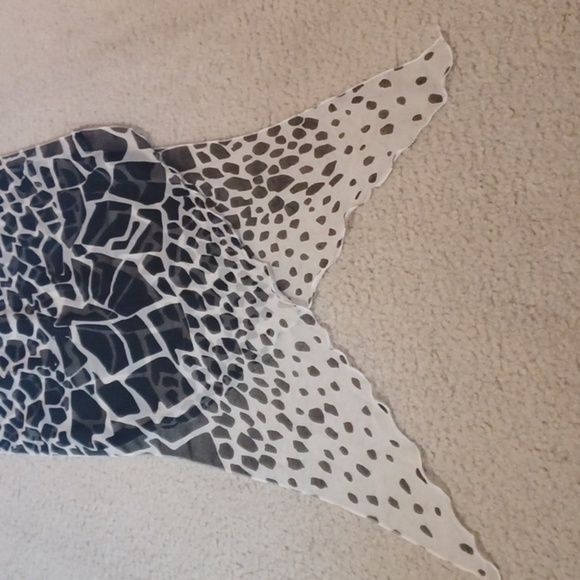 100% Silk Animal Print Scarf - Picture 6 of 11
